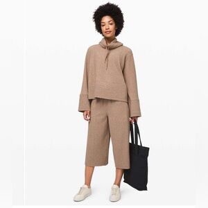 •LULULEMON• Retreat Yourself Crop
Heathered Soft Sand